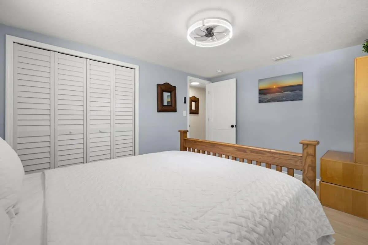3 Miles To Honeymoon Island Firepit & Pool Villa Palm Harbor Holiday home