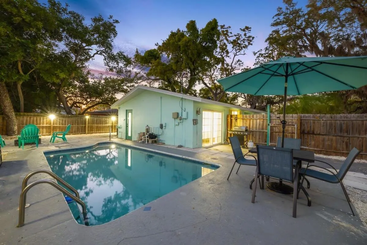 3 Miles To Honeymoon Island Firepit & Pool Villa Palm Harbor